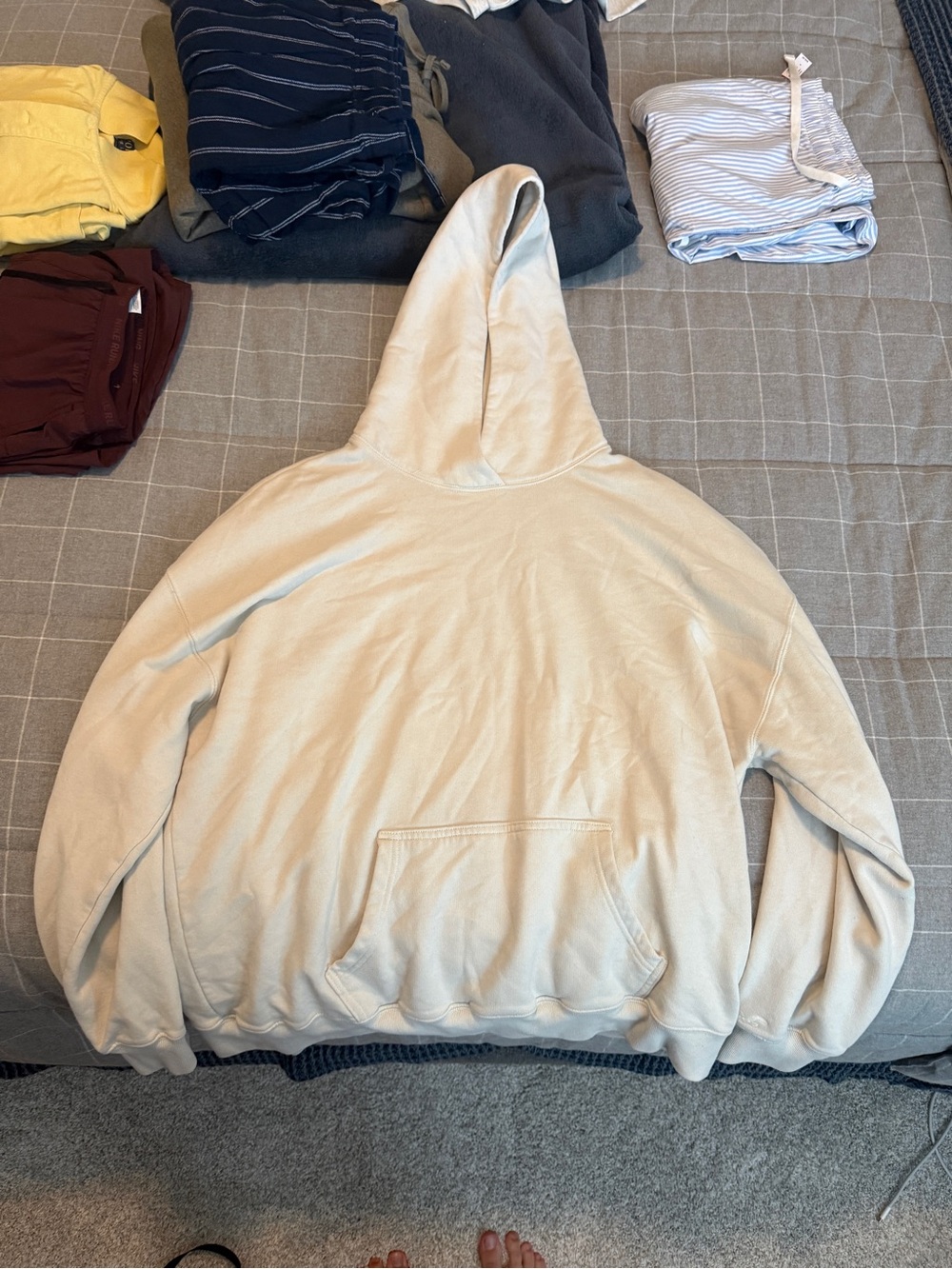Hollister Men's Cream Crewneck Hoodie